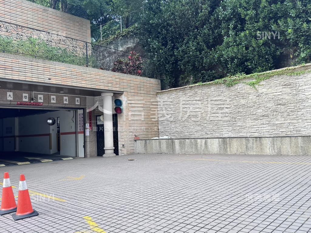 【雲天】中層機械車位房屋室內格局與周邊環境