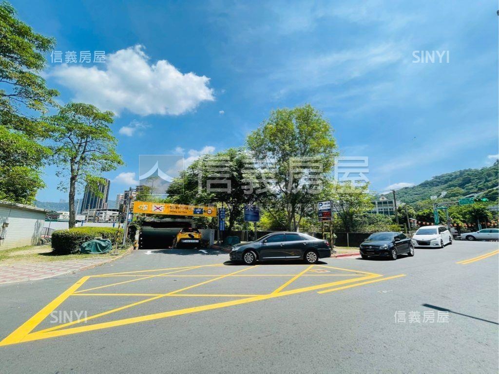 【雲天】中層機械車位房屋室內格局與周邊環境
