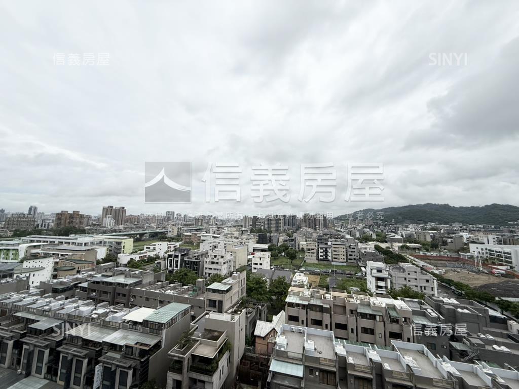 必看五月天嵐次頂樓視野戶房屋室內格局與周邊環境
