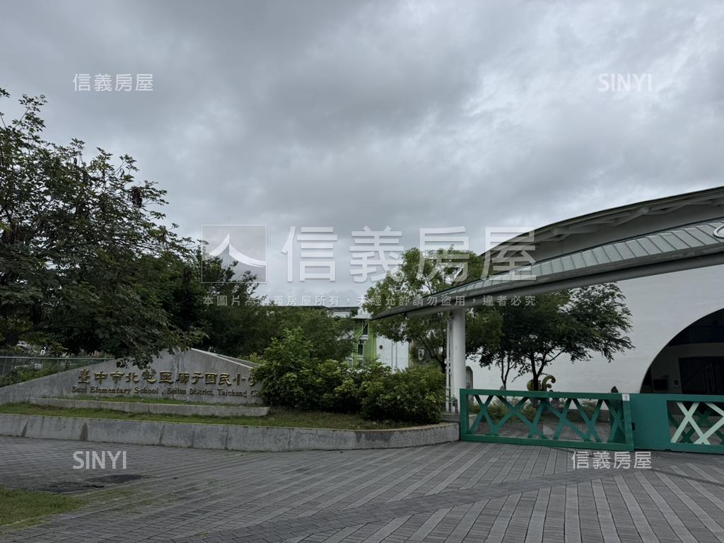 必看五月天嵐次頂樓視野戶房屋室內格局與周邊環境