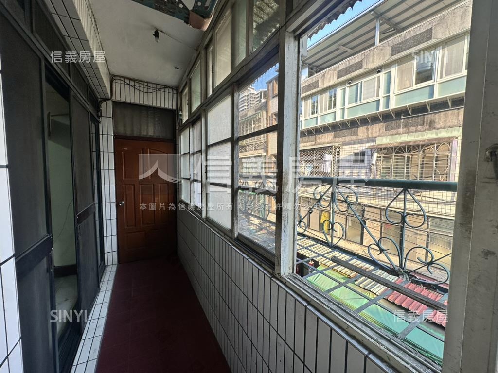 近學區四房三樓公寓房屋室內格局與周邊環境