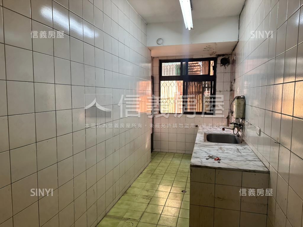 近學區四房三樓公寓房屋室內格局與周邊環境