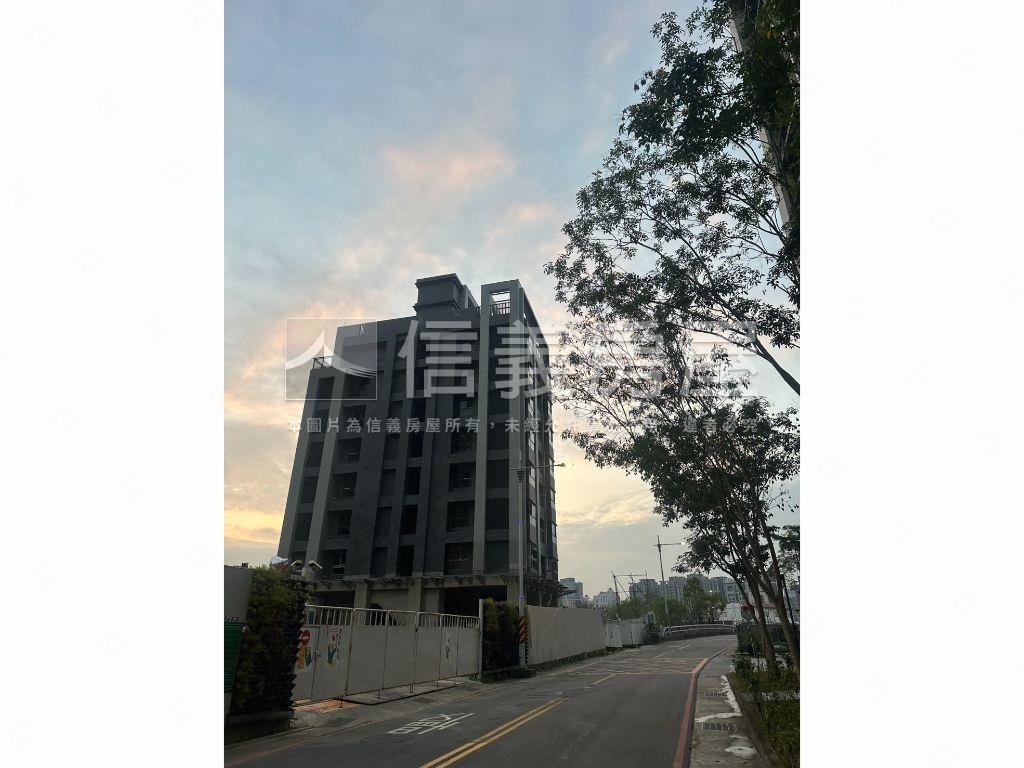 邊間悅峰兩房車位房屋室內格局與周邊環境