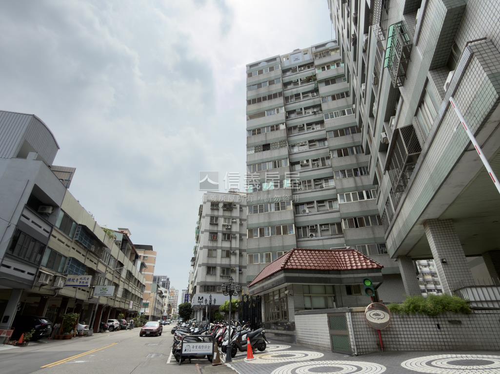 近南屯捷運站兩房平車房屋室內格局與周邊環境