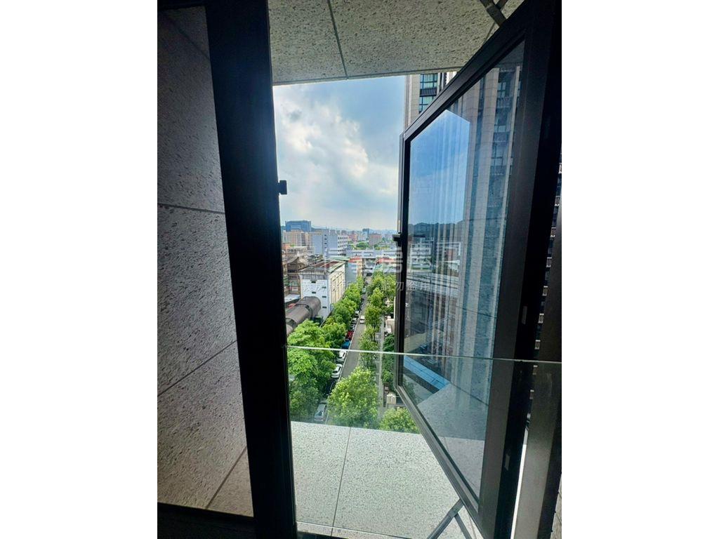 亞昕敦南兩房車房屋室內格局與周邊環境