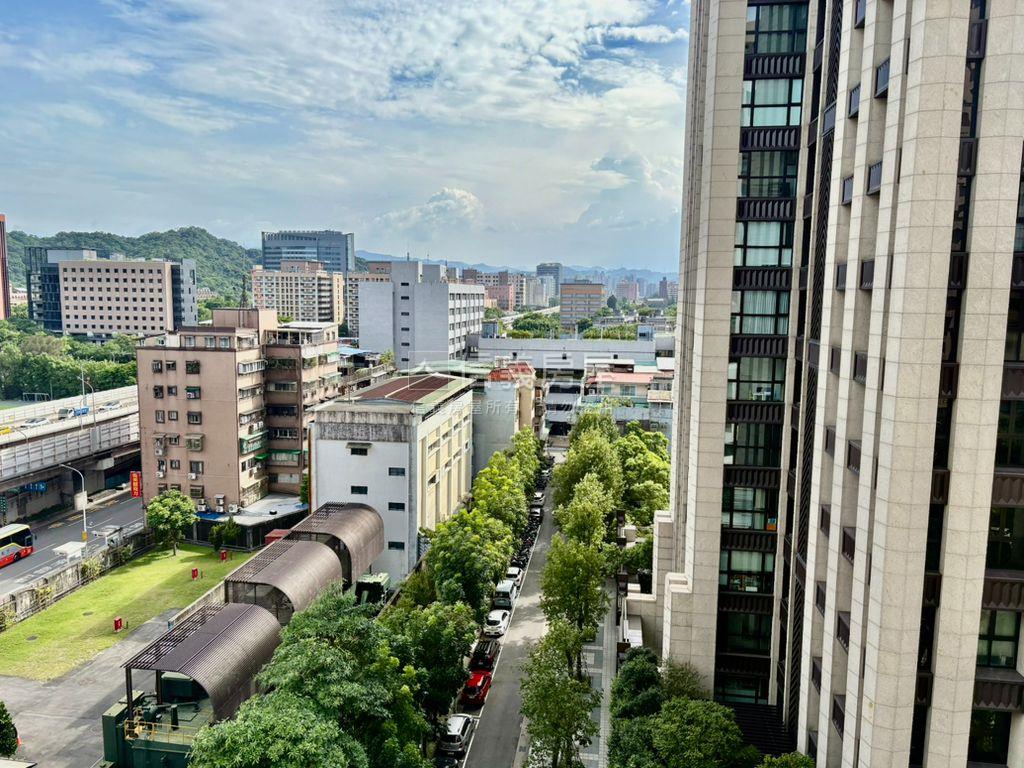 亞昕敦南兩房車房屋室內格局與周邊環境