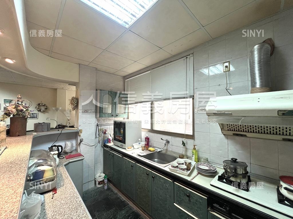 ㊝長榮路★黃金角窗寬店面房屋室內格局與周邊環境