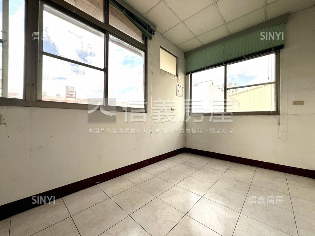 ㊝長榮路★黃金角窗寬店面房屋室內格局與周邊環境