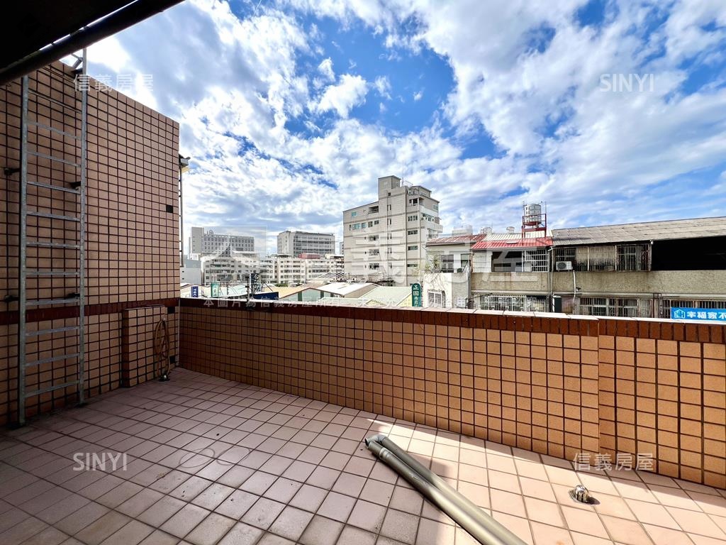 ㊝長榮路★黃金角窗寬店面房屋室內格局與周邊環境