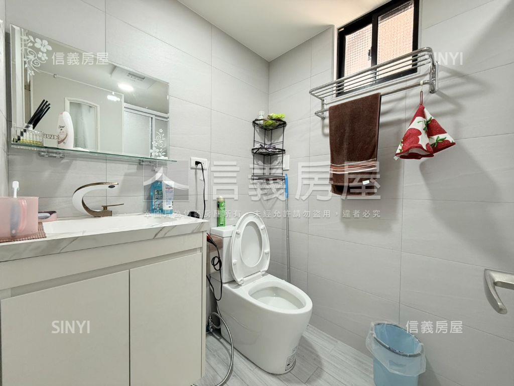 日月光美妝２房車位房屋室內格局與周邊環境