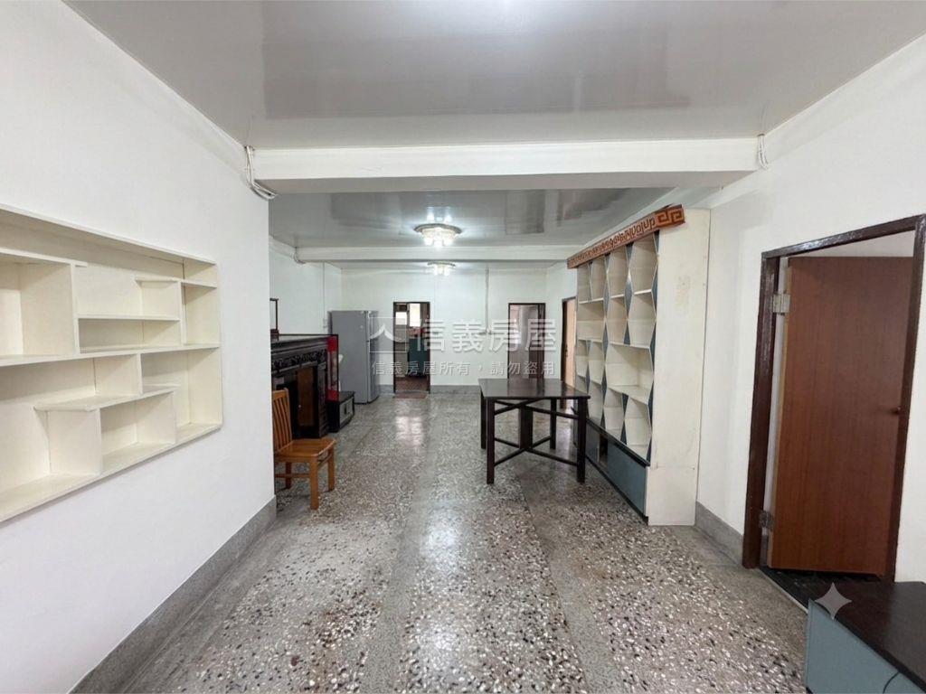 萬盛街面寬頂加三樓公寓房屋室內格局與周邊環境