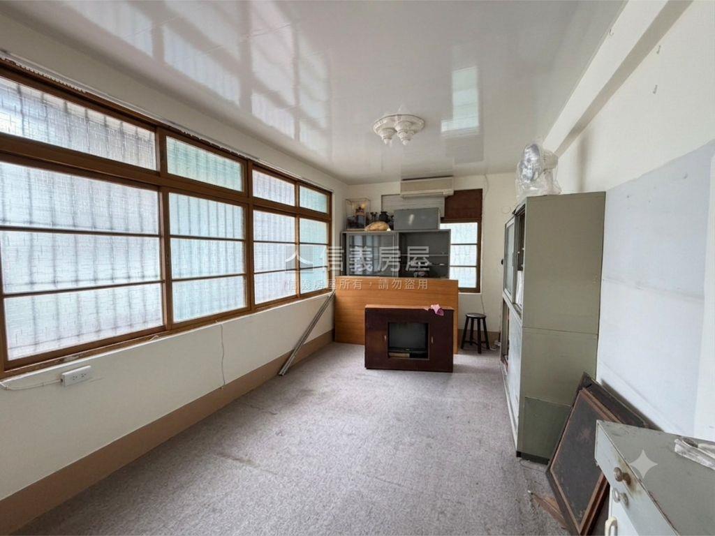 萬盛街面寬頂加三樓公寓房屋室內格局與周邊環境