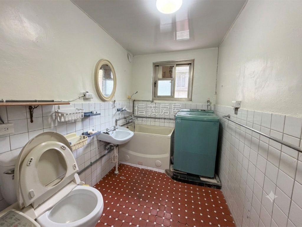 萬盛街面寬頂加三樓公寓房屋室內格局與周邊環境