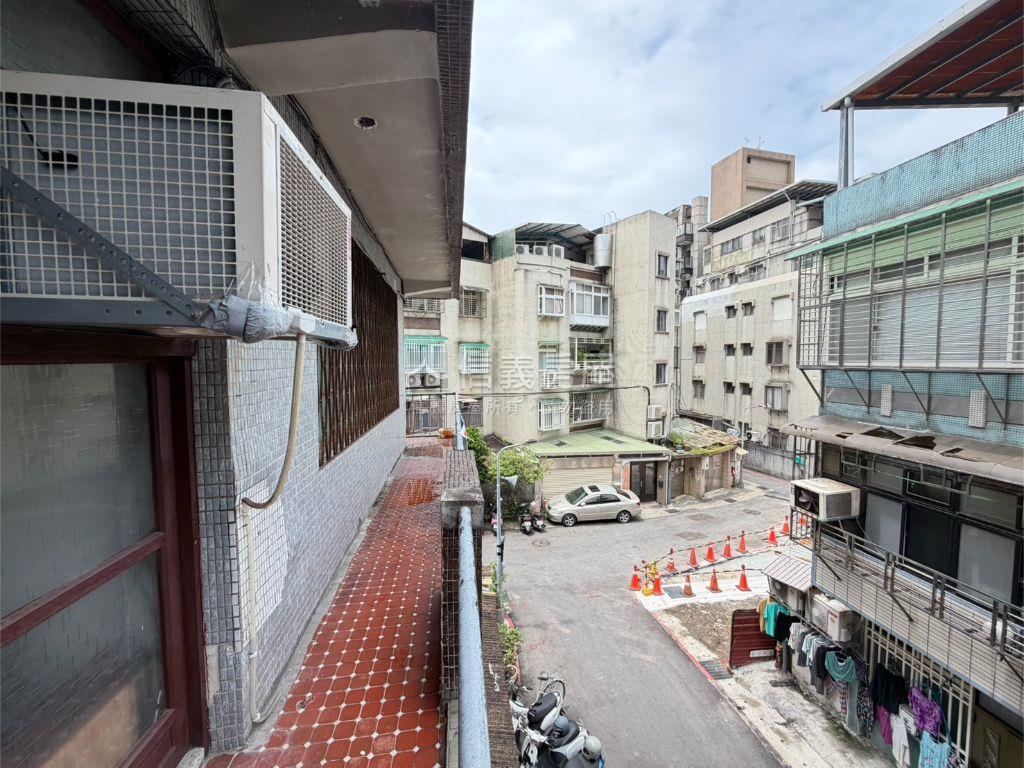 萬盛街面寬頂加三樓公寓房屋室內格局與周邊環境