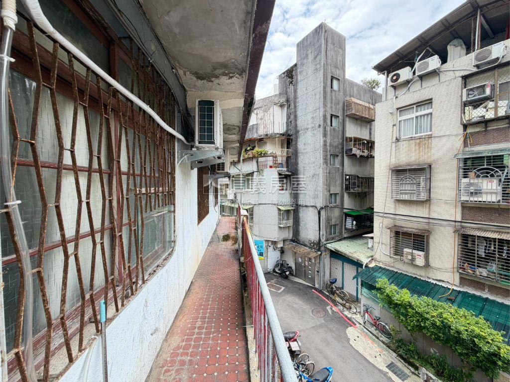 萬盛街面寬頂加三樓公寓房屋室內格局與周邊環境