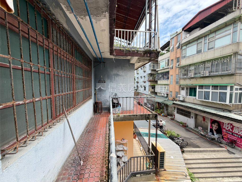 萬盛街面寬頂加三樓公寓房屋室內格局與周邊環境