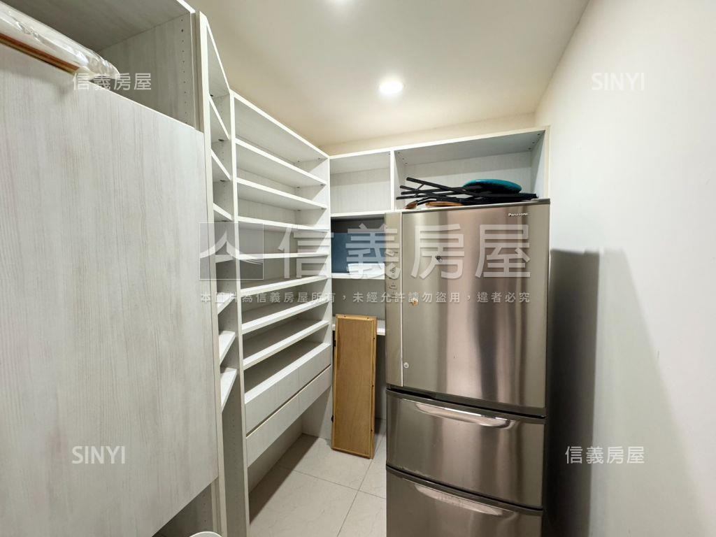 Ａ９世紀長虹面泳池雙車位房屋室內格局與周邊環境