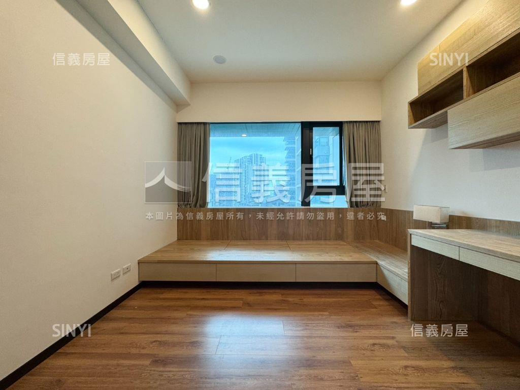 Ａ９世紀長虹面泳池雙車位房屋室內格局與周邊環境