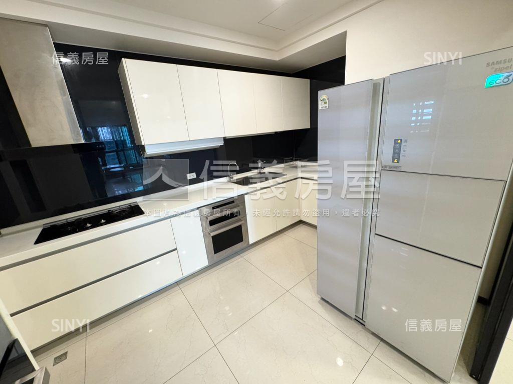 Ａ９世紀長虹面泳池雙車位房屋室內格局與周邊環境