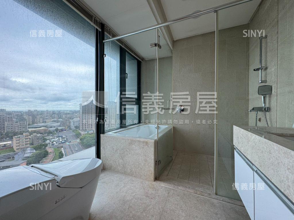 Ａ９世紀長虹面泳池雙車位房屋室內格局與周邊環境