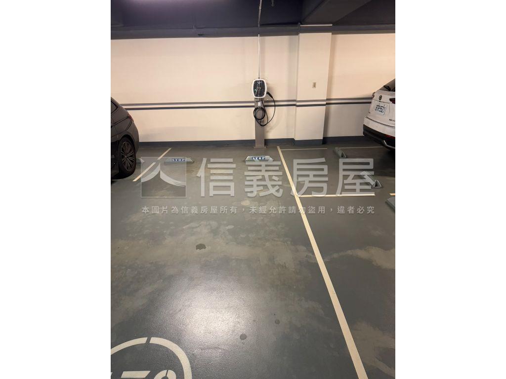 Ａ９世紀長虹面泳池雙車位房屋室內格局與周邊環境