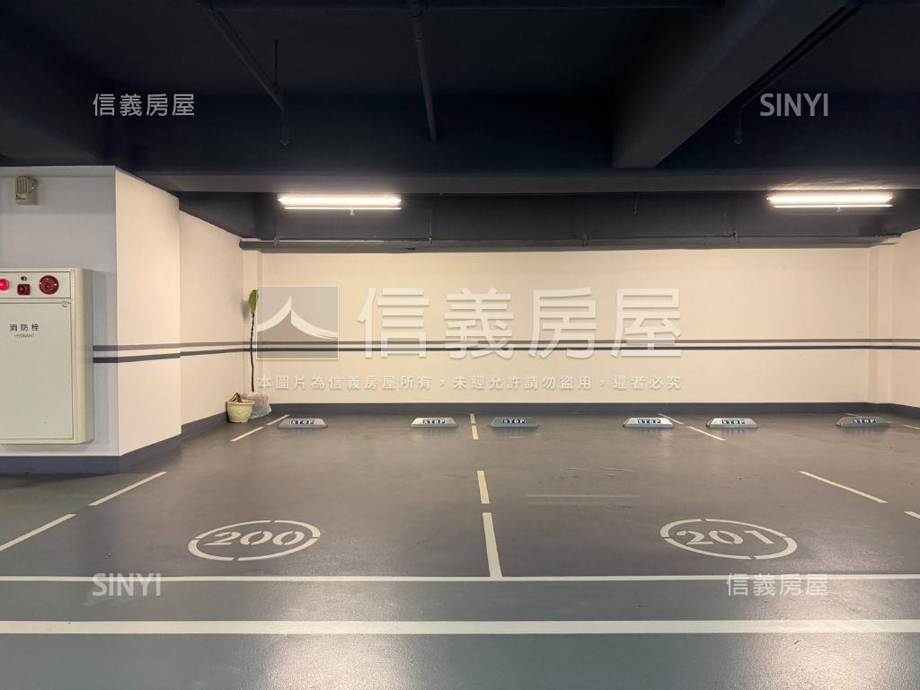 Ａ９世紀長虹面泳池雙車位房屋室內格局與周邊環境