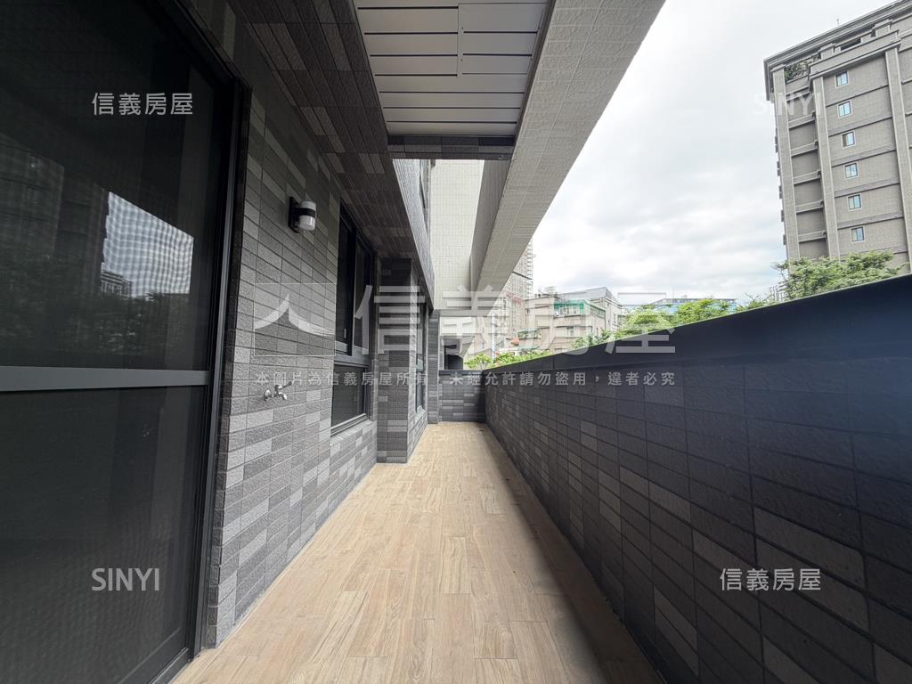 近高鐵代代木三房露台戶房屋室內格局與周邊環境