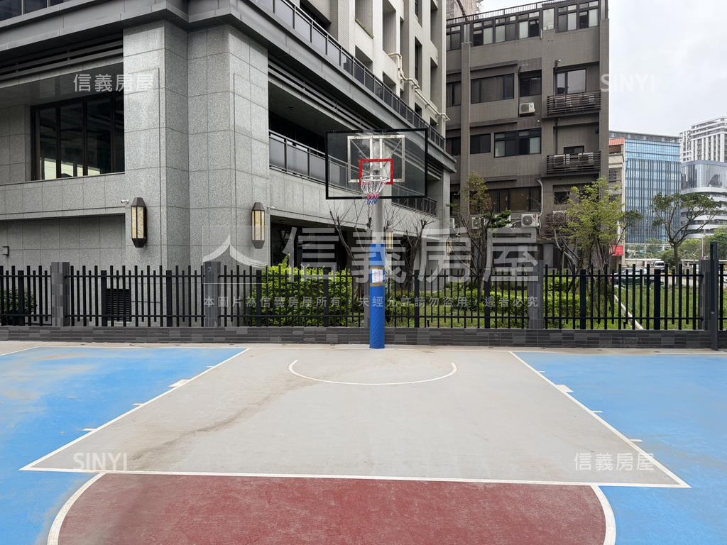 近高鐵代代木三房露台戶房屋室內格局與周邊環境
