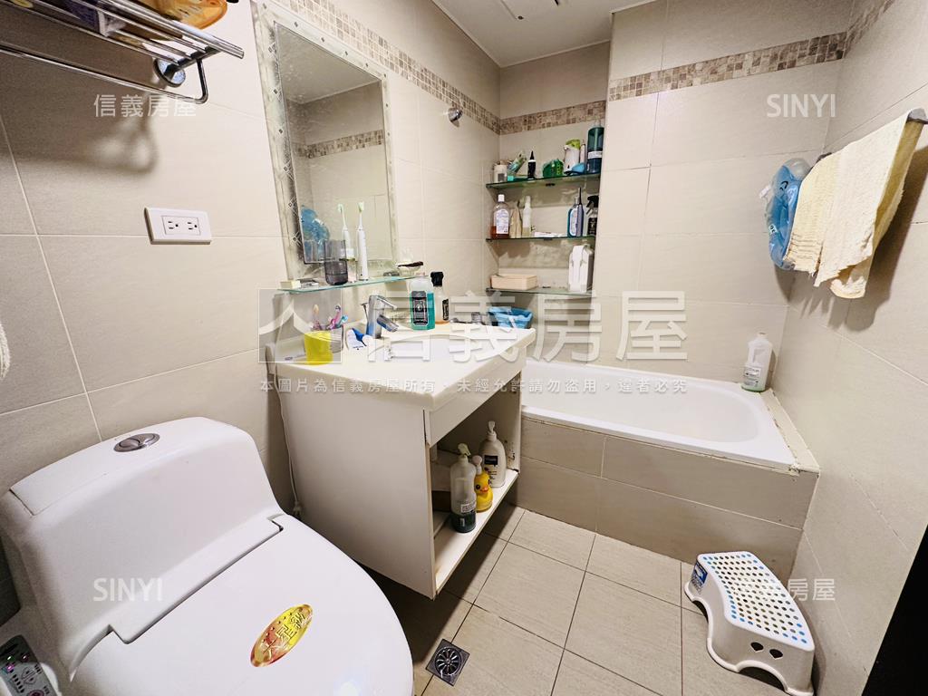 耀河。日夜美景三房車位房屋室內格局與周邊環境