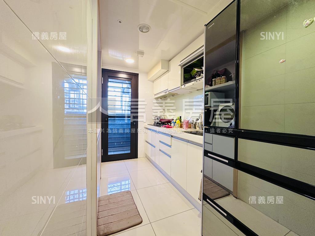 耀河。日夜美景三房車位房屋室內格局與周邊環境