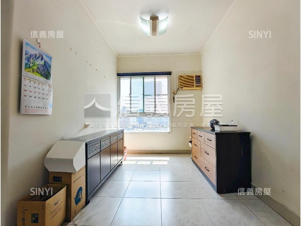 凹子底捷運三面採光美四房房屋室內格局與周邊環境