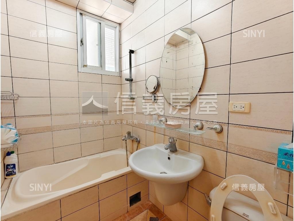 凹子底捷運三面採光美四房房屋室內格局與周邊環境