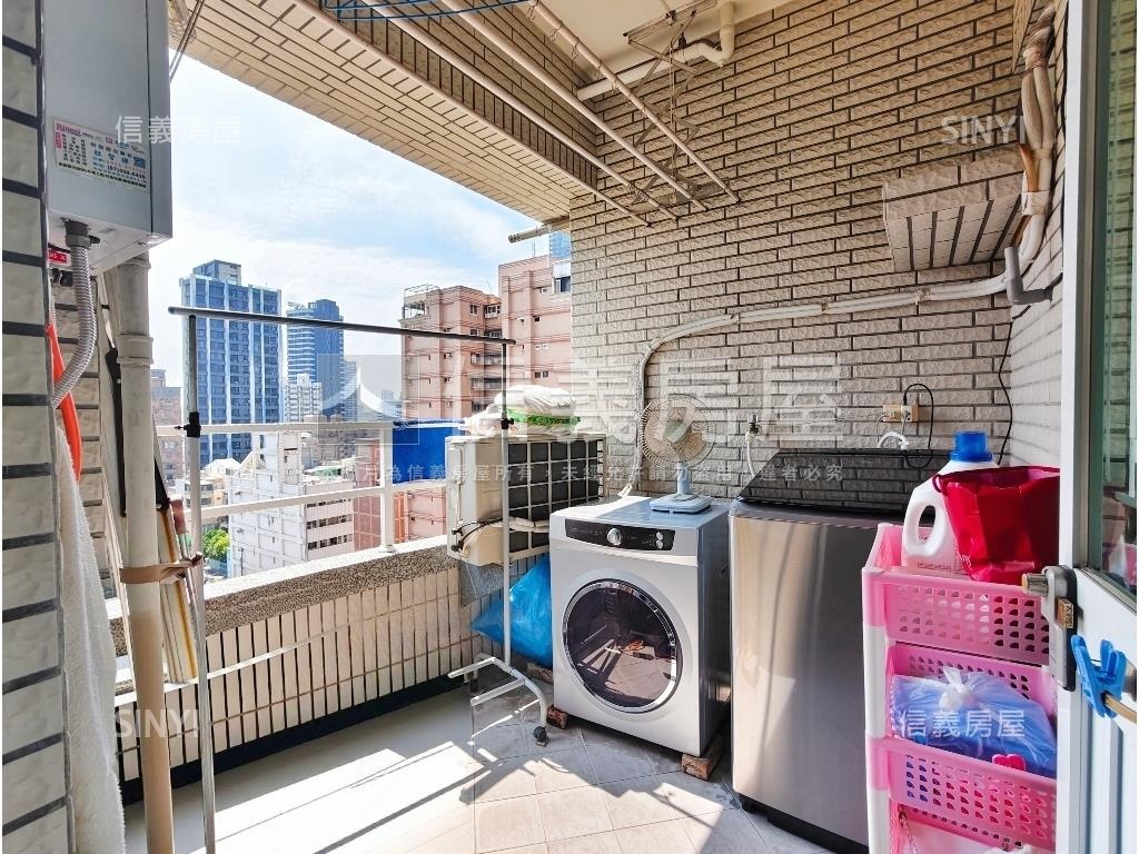 凹子底捷運三面採光美四房房屋室內格局與周邊環境