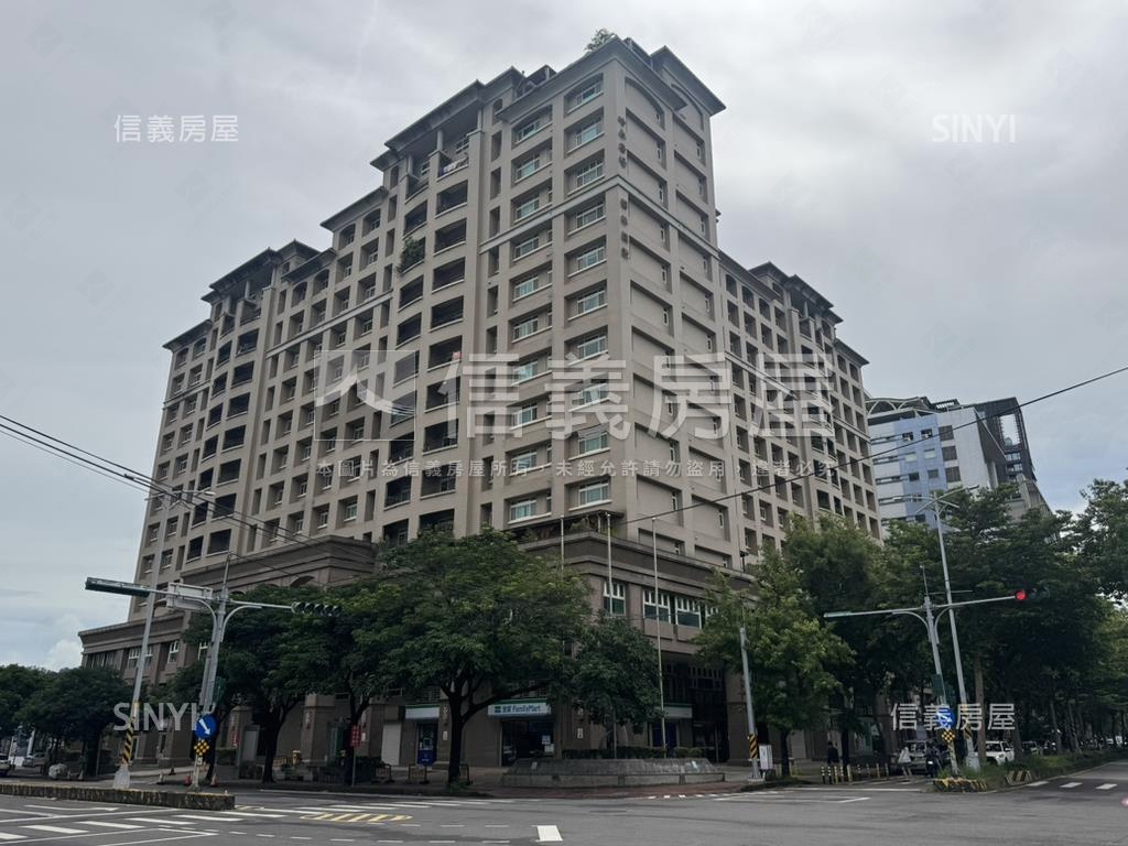 時尚廣場綠意四房雙車位房屋室內格局與周邊環境