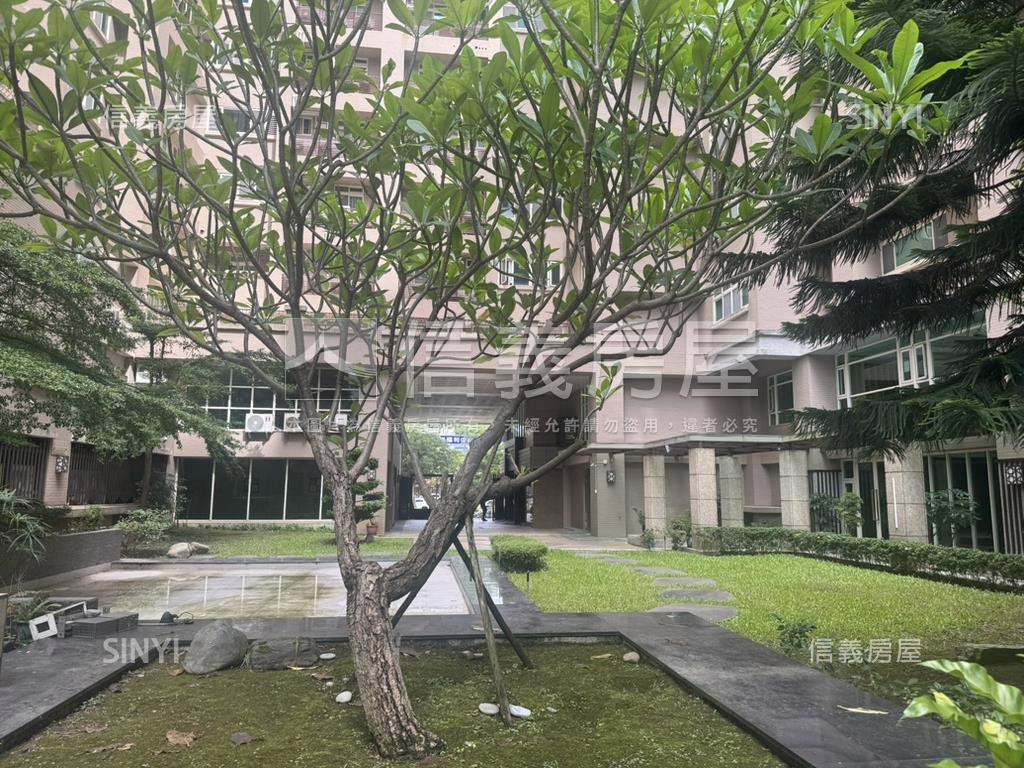 時尚廣場綠意四房雙車位房屋室內格局與周邊環境