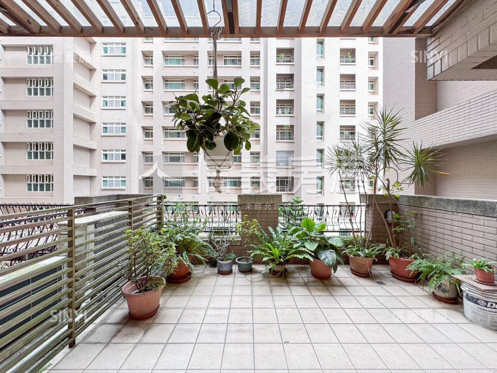 高鐵時尚廣場雅緻花園尊邸房屋室內格局與周邊環境