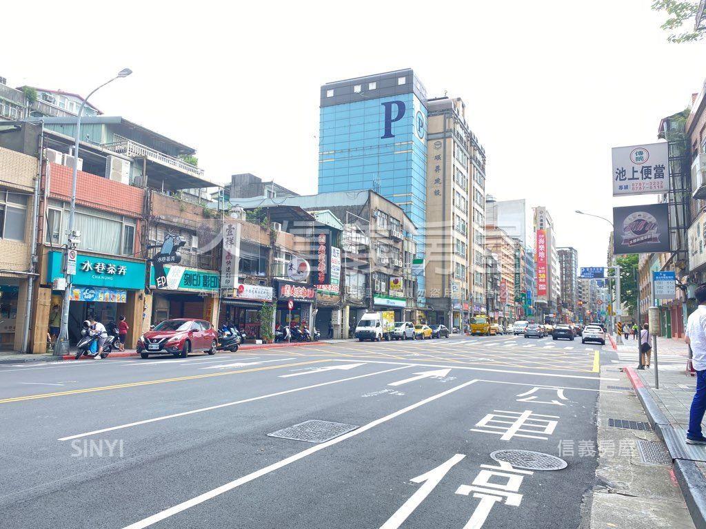 近巨蛋路寬金透天房屋室內格局與周邊環境
