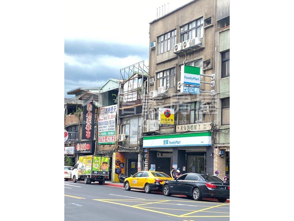 近巨蛋路寬金透天房屋室內格局與周邊環境