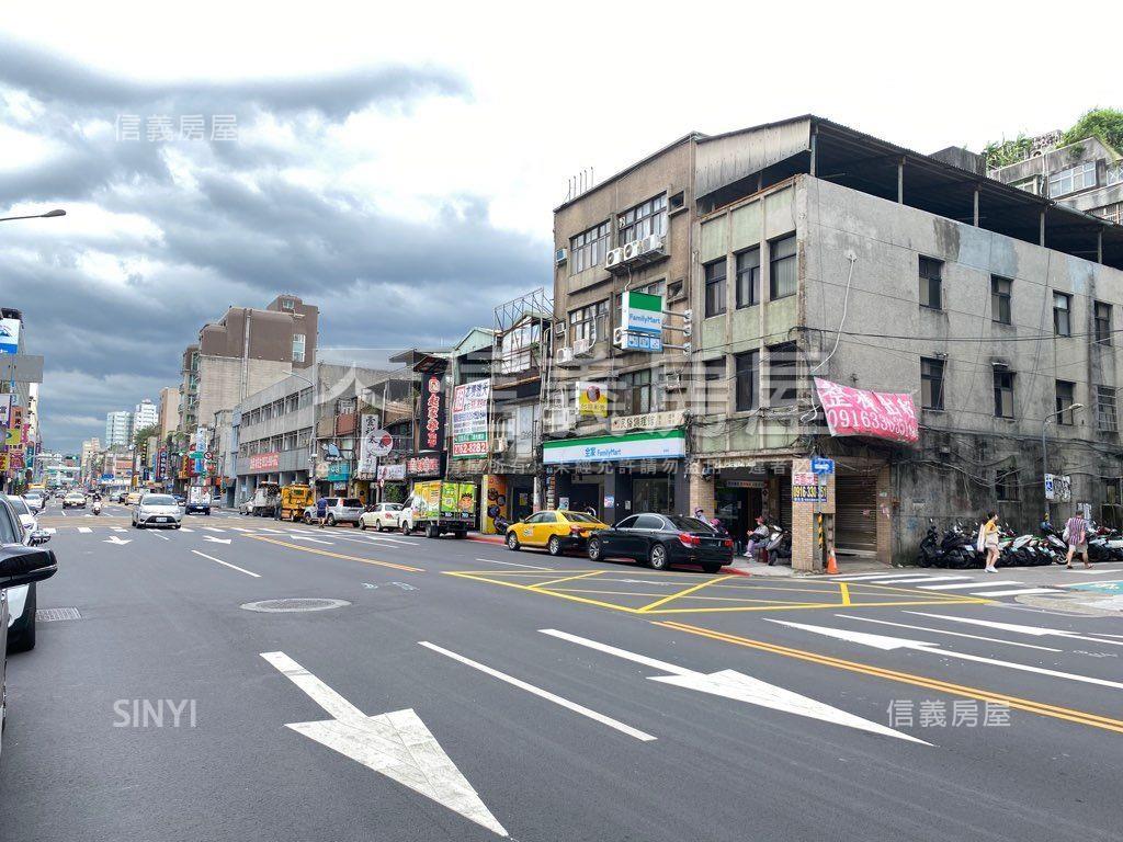 近巨蛋路寬金透天房屋室內格局與周邊環境