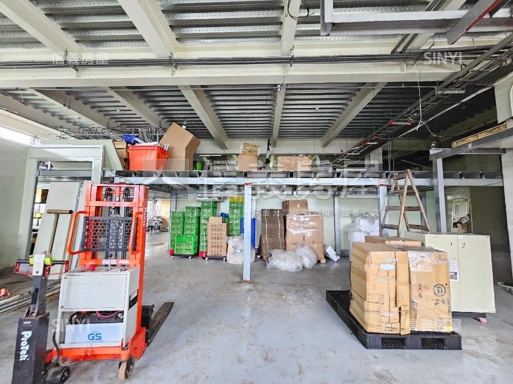 挑高鋼構ＳＲＣ新廠房房屋室內格局與周邊環境