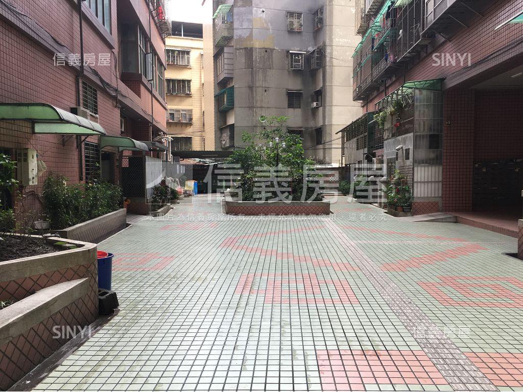 專任。冠軍１＋１房房屋室內格局與周邊環境