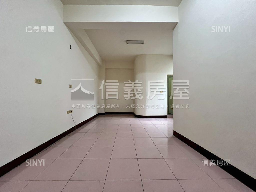 四維街邊間透天房屋室內格局與周邊環境