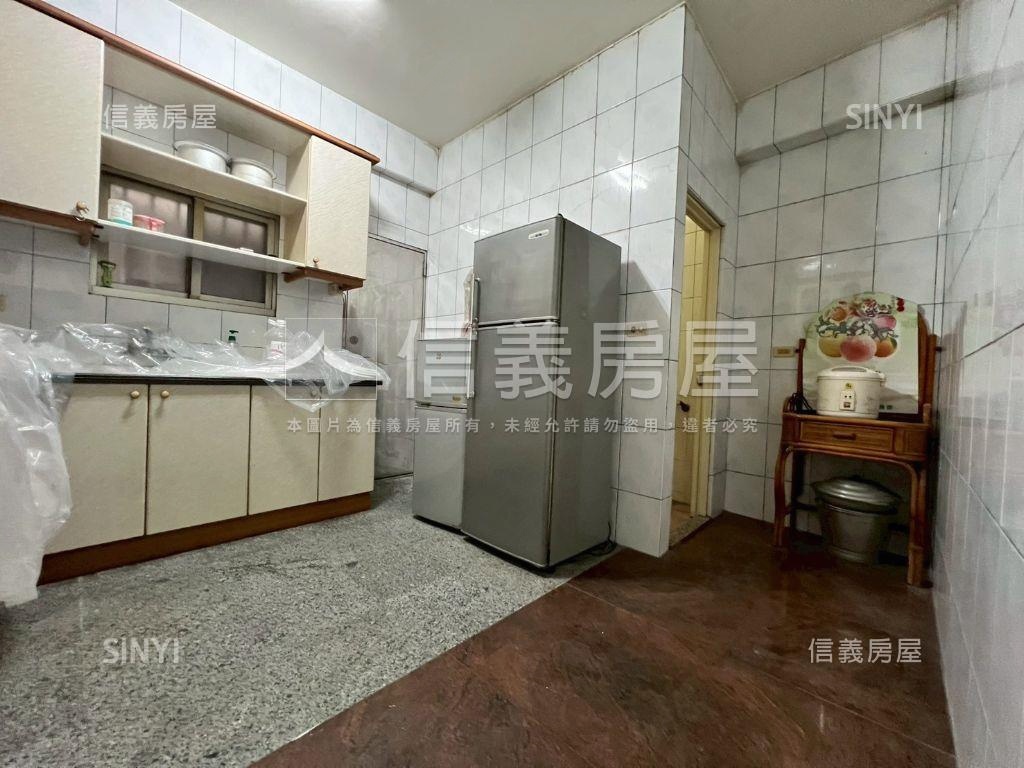 四維街邊間透天房屋室內格局與周邊環境