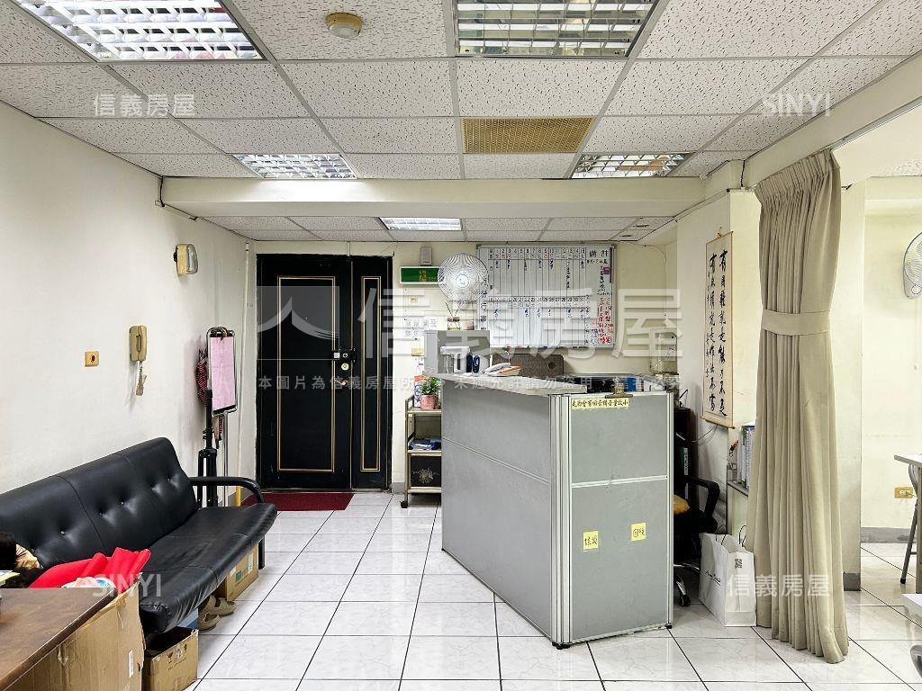 文心路上捷運旁商辦房屋室內格局與周邊環境