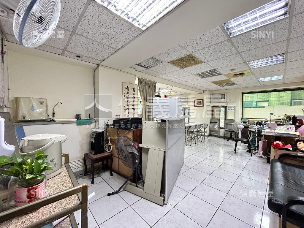 文心路上捷運旁商辦房屋室內格局與周邊環境