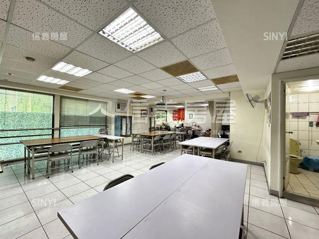 文心路上捷運旁商辦房屋室內格局與周邊環境