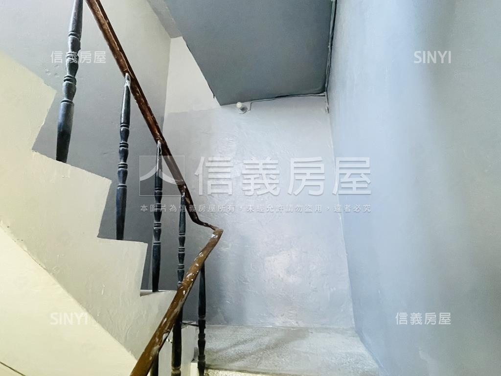 近未來交流道整修美公寓房屋室內格局與周邊環境