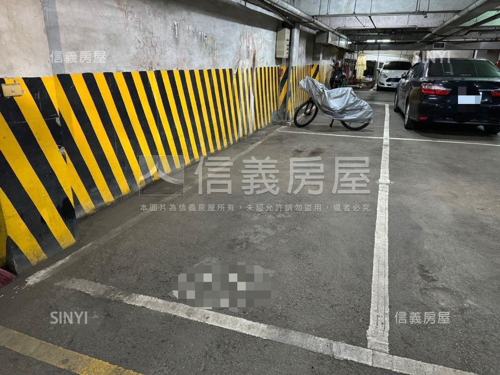 福田皇家Ｂ２平面車位房屋室內格局與周邊環境