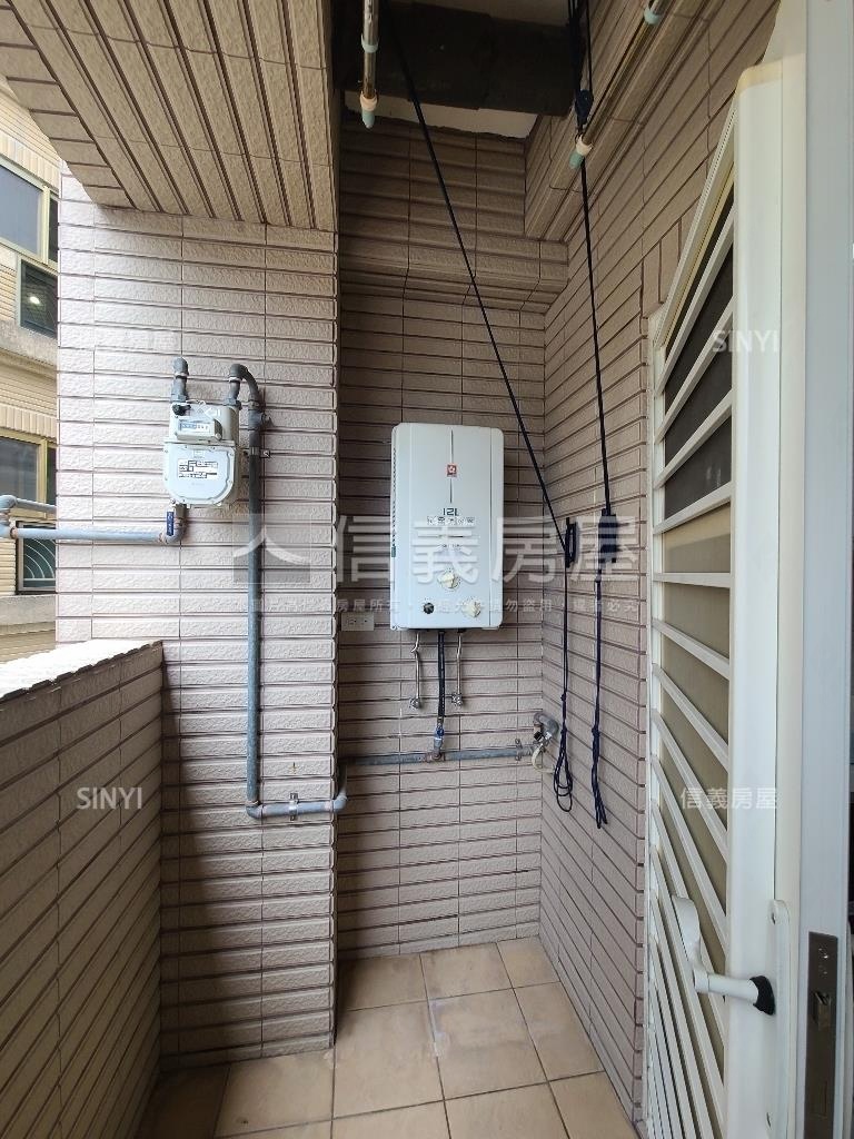安康電梯美華廈房屋室內格局與周邊環境