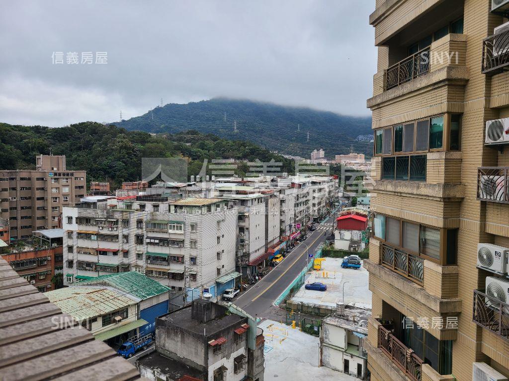 安坑國小美廈Ａ附車位房屋室內格局與周邊環境